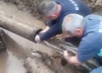 İçme suyu borusundan çıkanı görenler şaşkına uğradı