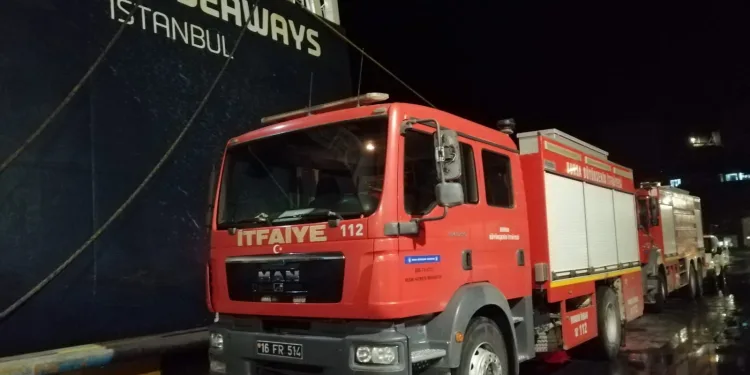 Çanakkale açıklarındaki gemi yangınına Bursa’dan müdahale