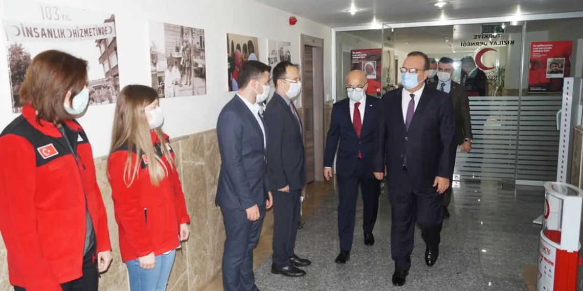 Bursa Valisi Canbolat’tan Kızılay Bursa Şubesi’ne ziyaret