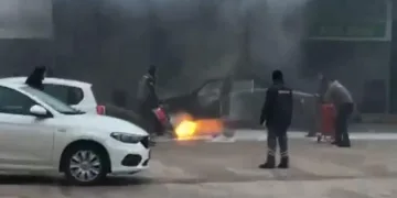 Yıkamaya gittiği aracı küle döndü