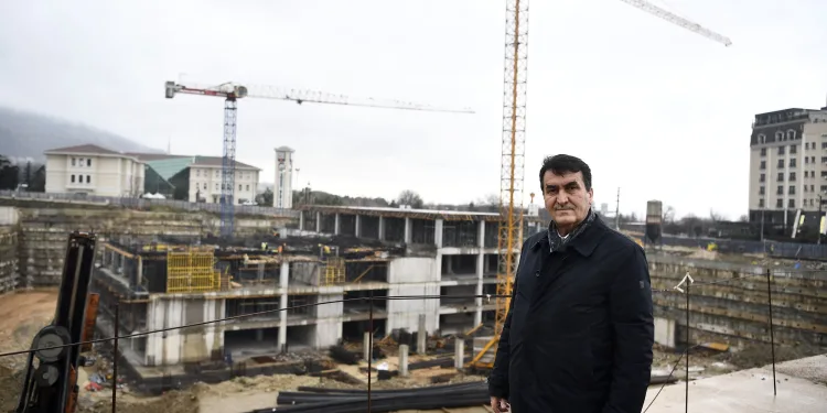 Osmangazi Meydanı hızla yükseliyor