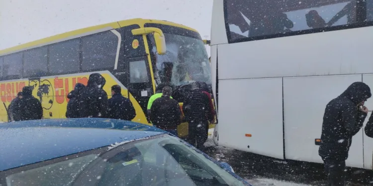 Bursa’da kazalar otoyolu trafiğe kapattı