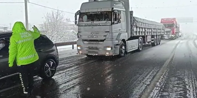 Bursa-Balıkesir yolu araç geçişine kapatıldı