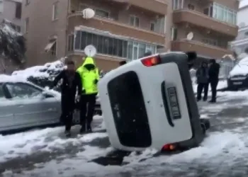 Bursa’da buz tutan yollardan sürücü manzaraları