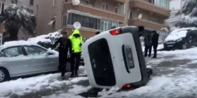 Bursa’da buz tutan yollardan sürücü manzaraları