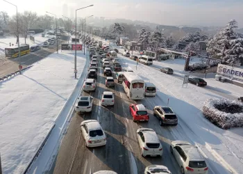 Bursa-Mudanya yolunda trafik kilitlendi