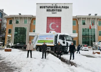 Bakanlıktan Mustafakemalpaşa’ya hibe çöp kamyonu
