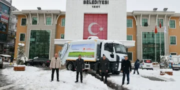 Bakanlıktan Mustafakemalpaşa’ya hibe çöp kamyonu
