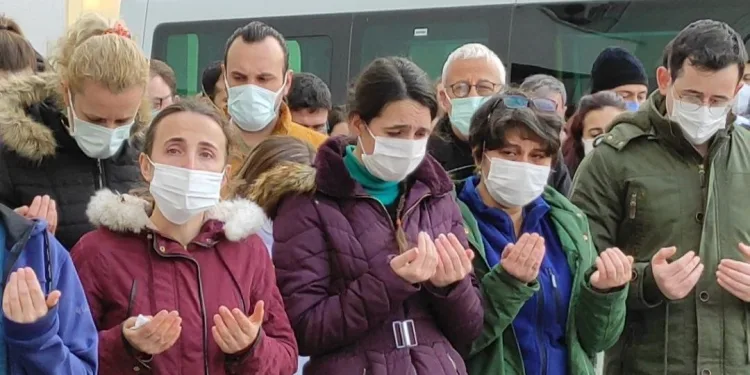 Bursa’da ölü bulunan doktor son yoluculuğuna uğurlandı