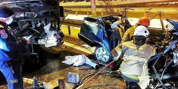 Bursa’da ölümlü kaza! Ters şeride girip otobüsle çarpıştı