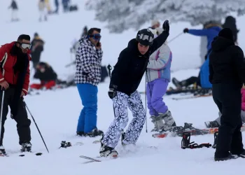 Uludağ’da pistler tatilcilerle doldu