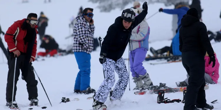Uludağ’da pistler tatilcilerle doldu