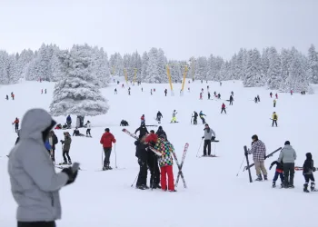 Uludağ’da pistler tatilcilerle doldu