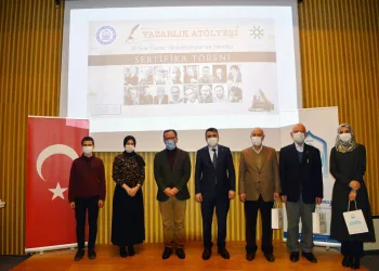 Yazarlık atölyesi mezunları sertifikalarını aldı
