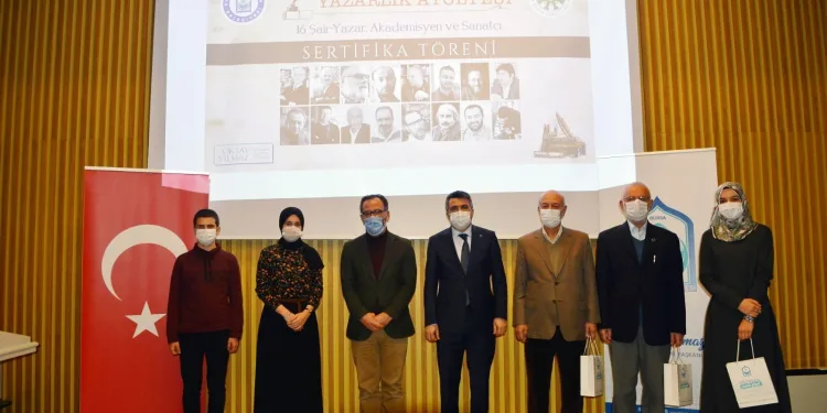 Yazarlık atölyesi mezunları sertifikalarını aldı