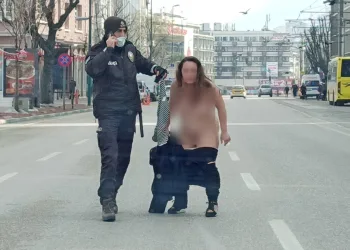 Bursa’da çıplak halde polis denetim noktasına koştu