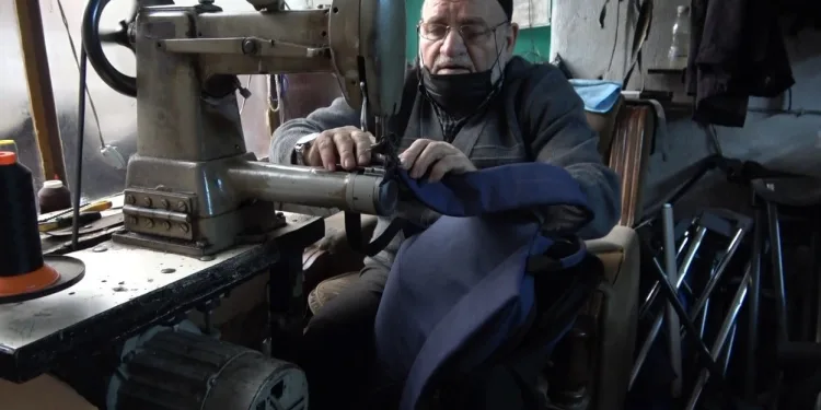65 yıldır çantaları çöpe gitmekten kurtarıyor