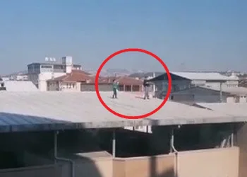 Bursa’da tehlikeye aldırış etmeden video çektiler