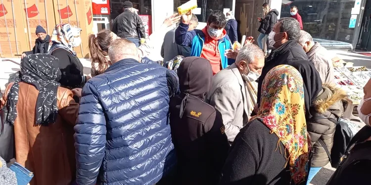 Ücretsiz maske izdihamı