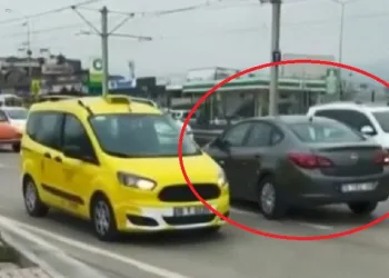 Bursa’da döneceği kavşağı kaçırınca trafiği birbirine kattı