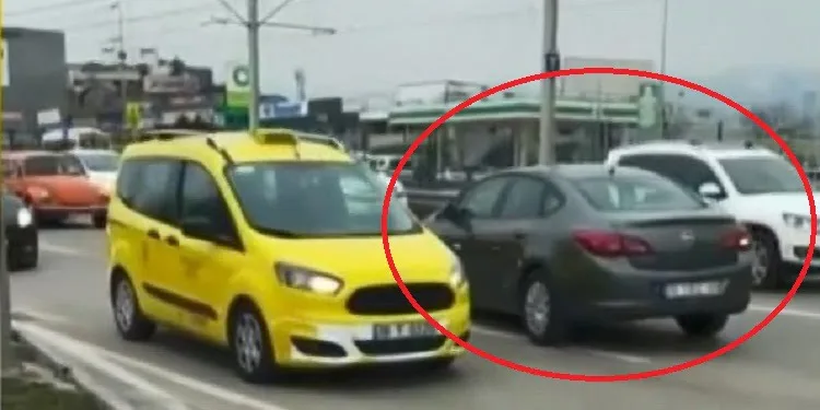 Bursa’da döneceği kavşağı kaçırınca trafiği birbirine kattı