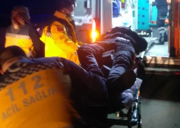Bursa’da takla atan araçtan itfaiye yardımıyla kurtarıldı