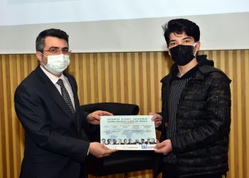 Siyaset Akademisi’nin ilk kursiyerleri sertifikalarını aldı