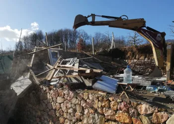 Bursa İnegöl’de kaçak yapılar yıkıldı