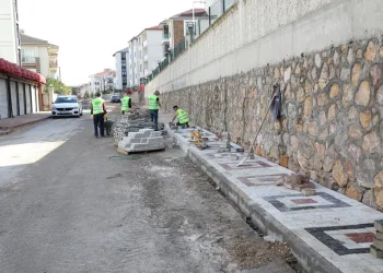 Bursa İnegöl’de 75 sokakta kaldırım çalışması sürüyor
