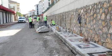 Bursa İnegöl’de 75 sokakta kaldırım çalışması sürüyor
