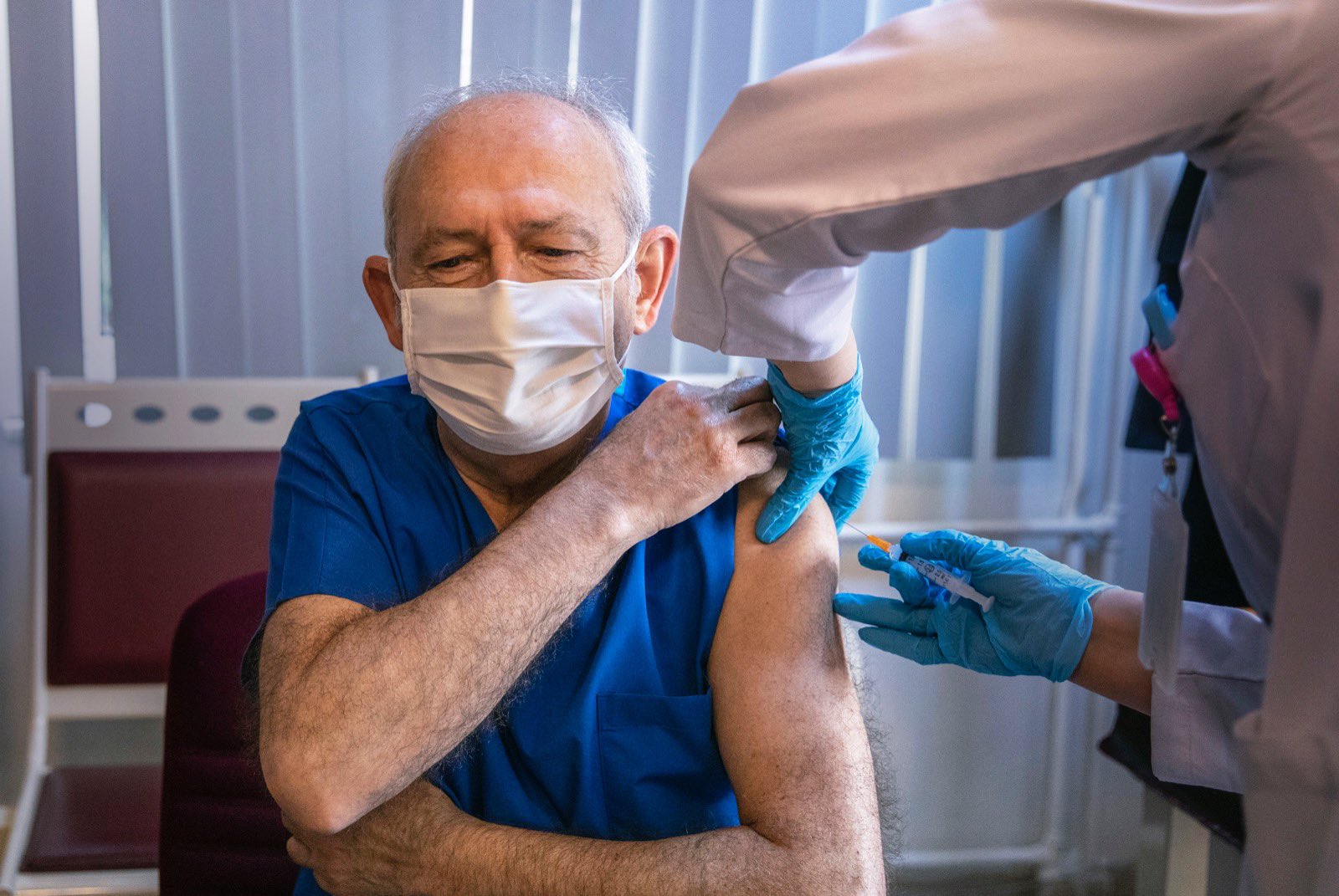 Kılıçdaroğlu ilk doz aşısını oldu