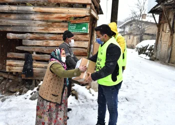 Osmangazi’de karlı yollar aşıldı yardımlar ulaştırıldı