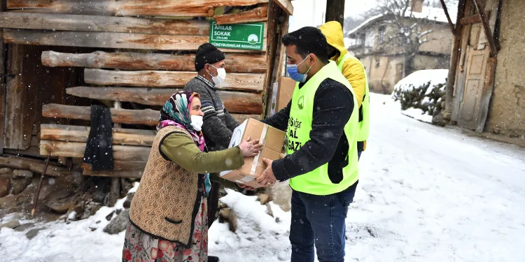 Osmangazi’de karlı yollar aşıldı yardımlar ulaştırıldı