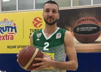 Bursa’da metruk binada yangın!