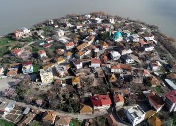 Avrupa’nın ilk ve tek ‘Leylek Köyü’nde göç temizliği