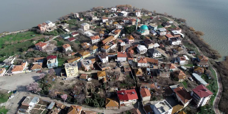 Avrupa’nın ilk ve tek ‘Leylek Köyü’nde göç temizliği