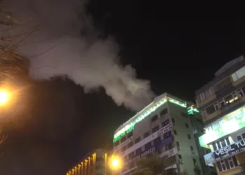 Bursa’da 10 katlı iş hanında korkutan yangın!