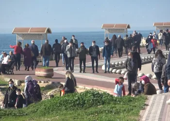 Bursa’da güzel havayı gören sahile akın etti