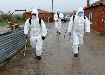 Bebek ziyaretinde 37 kişiye virüs bulaştırdı