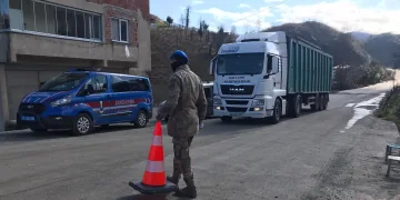 Cenazede 22 kişiye virüs bulaştırdı, mahalle ikinci kez karantina