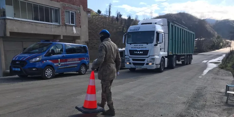 Cenazede 22 kişiye virüs bulaştırdı, mahalle ikinci kez karantina