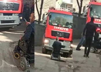 Bursa’da evini ateşe verdi bıçakla itfaiyeye direndi