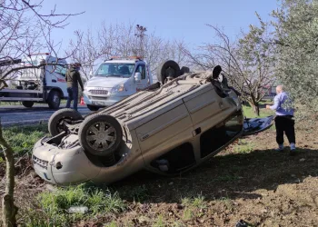 Bursa’da iki araç kafa kafaya çarpıştı: 2’si çocuk 4 yaralı