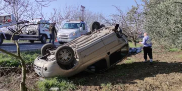 Bursa’da iki araç kafa kafaya çarpıştı: 2’si çocuk 4 yaralı