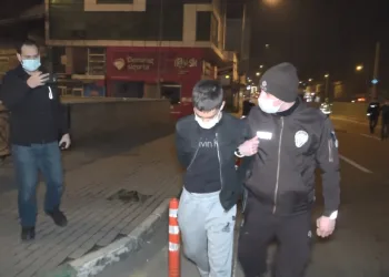 Bursa’da polisten kaçtı bekçiye yakalandı