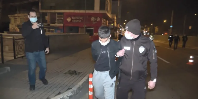 Bursa’da polisten kaçtı bekçiye yakalandı