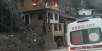 Bursa’da kullanılmayan 3 katlı binada yangın