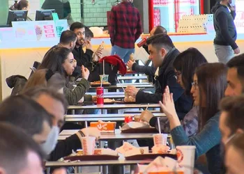 AVM’lerin yemek katları ilk günden doldu taştı
