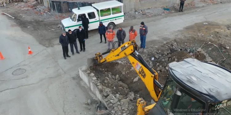 100 yıldır dua edilen türbe boş çıktı