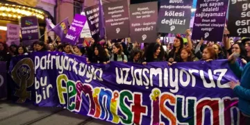 Feminist Gece Yürüyüşü’ne 13 gözaltı